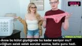 Başörtülü sporcu kız, hocalarına tevazuyla yaklaşıyor.